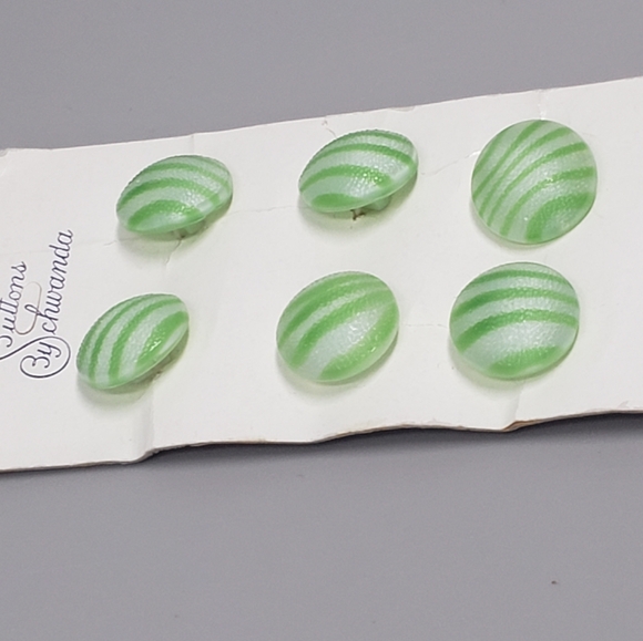 Vintage 1950's Candy Stripe Buttons - Picture 3 of 10